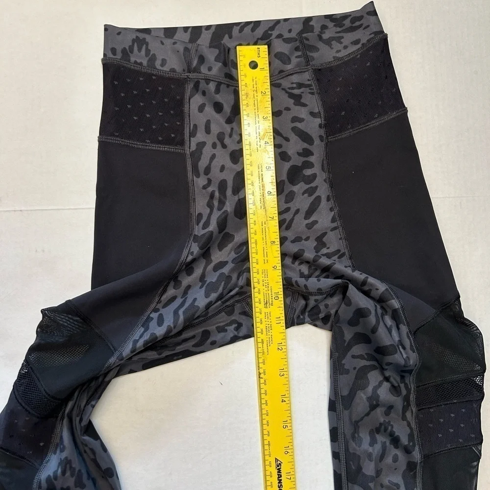 Lululemon Just Breathe animal swirl deep coal print compressionleggings Sz-2 H20